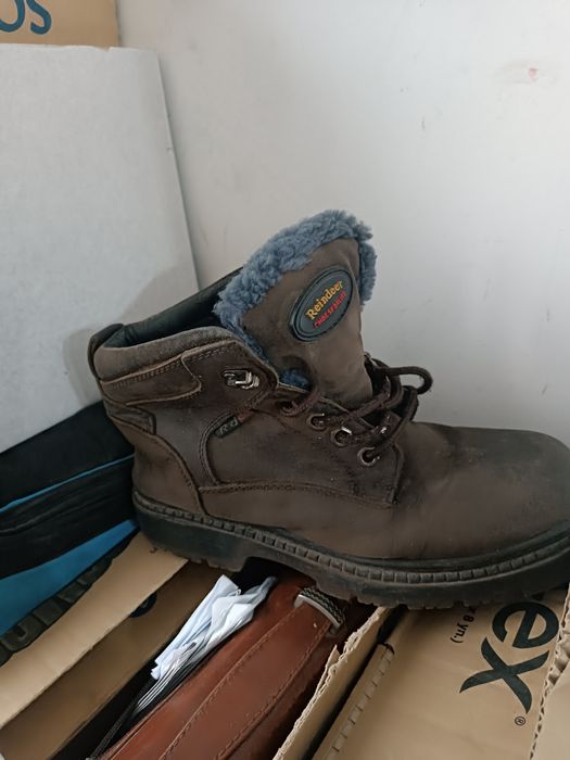 Срочна продам зимний ботинки