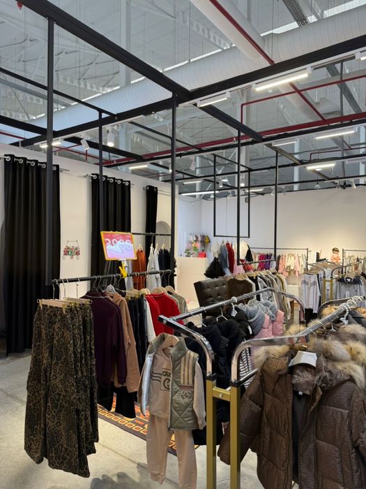 Магазин продаётся вместе с товаром