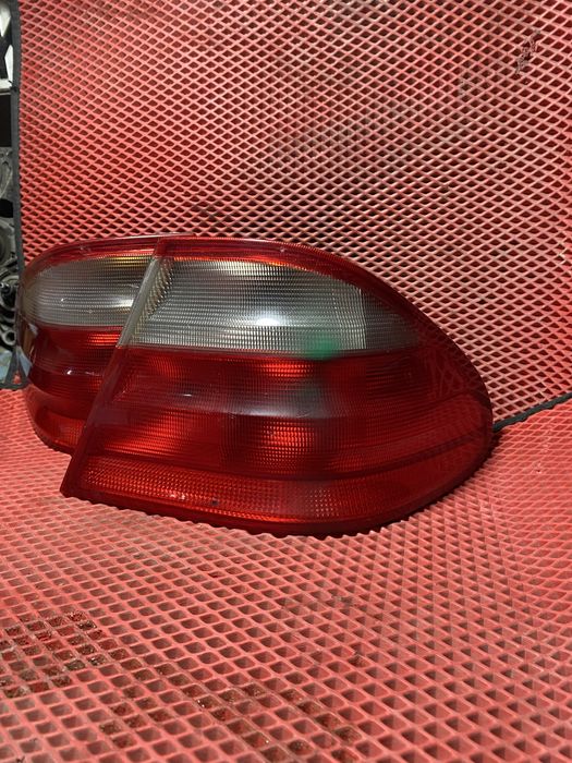 Задние фонари(поворотники) Мерседес 208