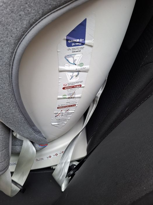 Scaun auto cu isofix
