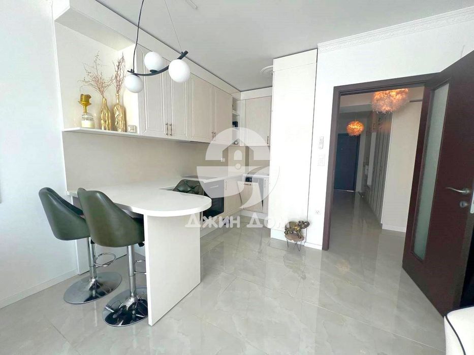 Продава се Тристаен апартамент в Бургас, Славейков - 90 кв.м за 3234 €/кв.м - Снимка #6