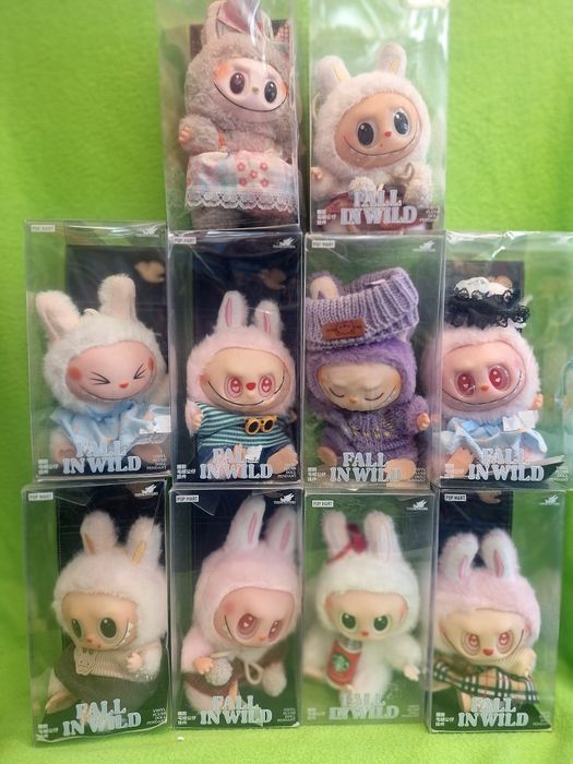 Лабубу на Pop Mart със дрехи по избор - обличат и събличат