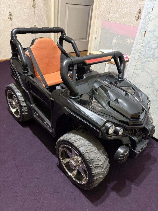 Продам стенку ,машинку игрушку