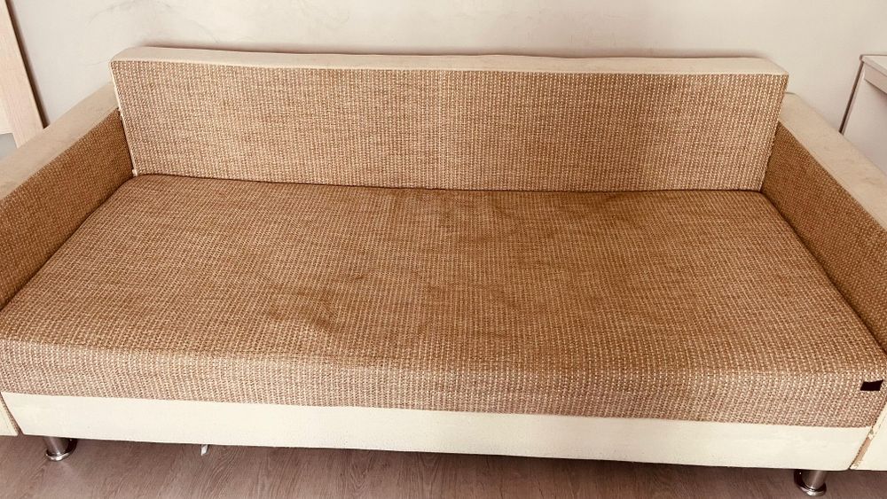 Продам диван с пледом