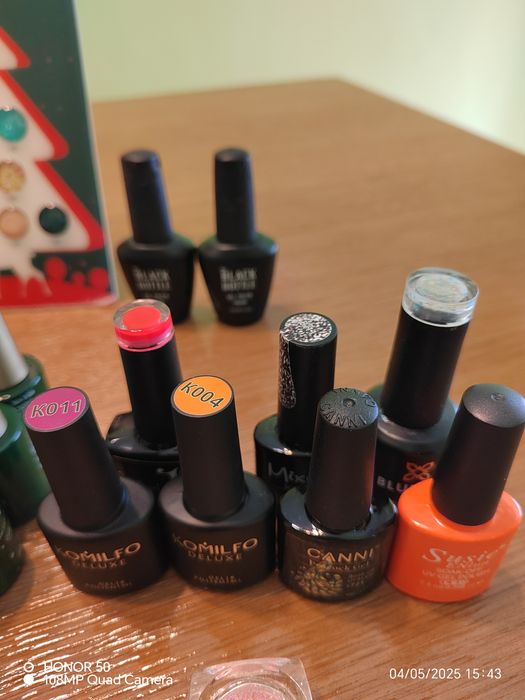 Гел лакове и аксесоари