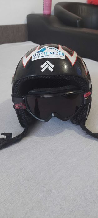 Casca schi pentru copii cam de 8 ani.