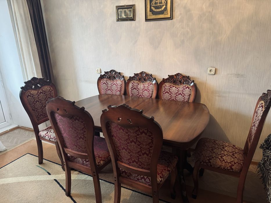 Стол со стульями