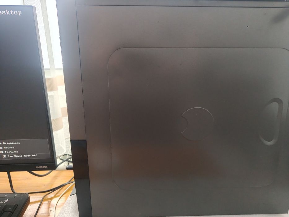 "Геймърски компютър + 24" Монитор Samsung | Ryzen 5 | RX 580"