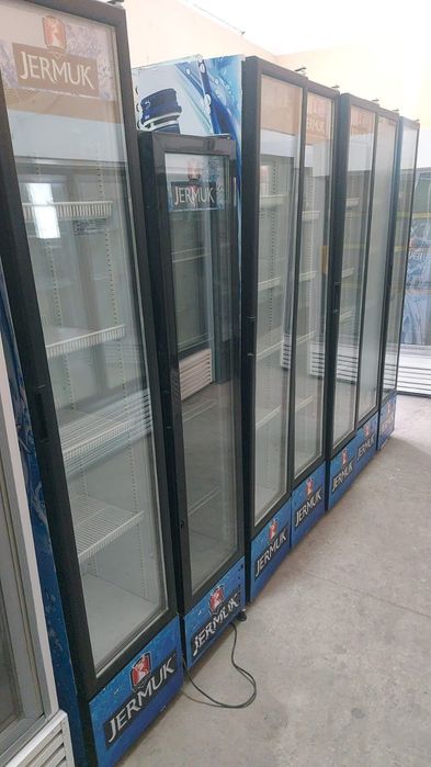 Витринные холодильник