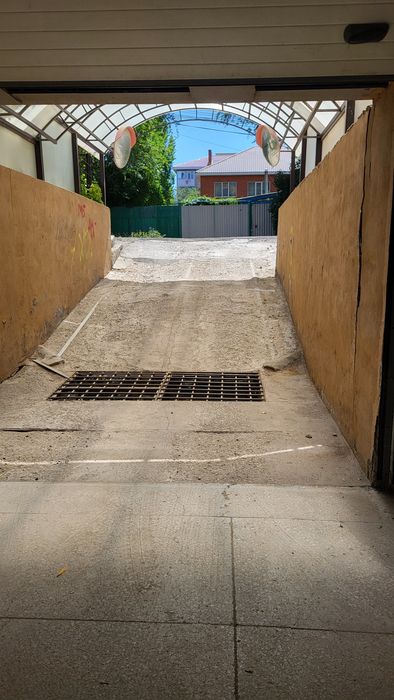 Подземный паркинг в центре города.