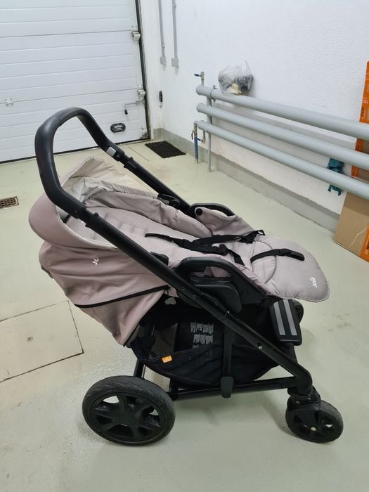 Детска коляска Joie