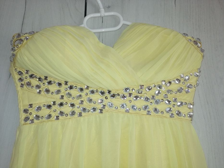 Жълта официална рокля