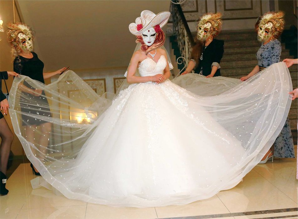 Продаётся королевское платье