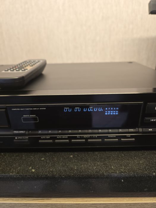 CD проигрыватель Denon dcd 810