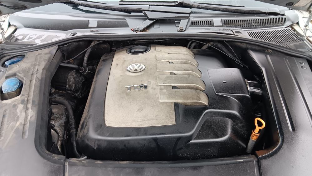VW Touareg 2.5 R5 ,174 к.с. , ръчка ,60 броя на части