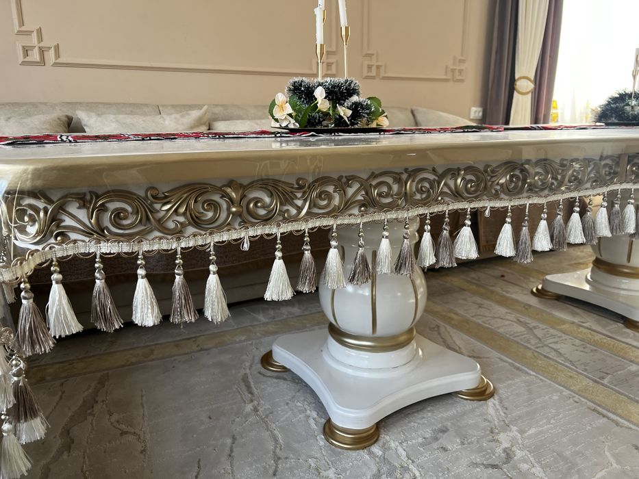 Продам гостиный стол новый