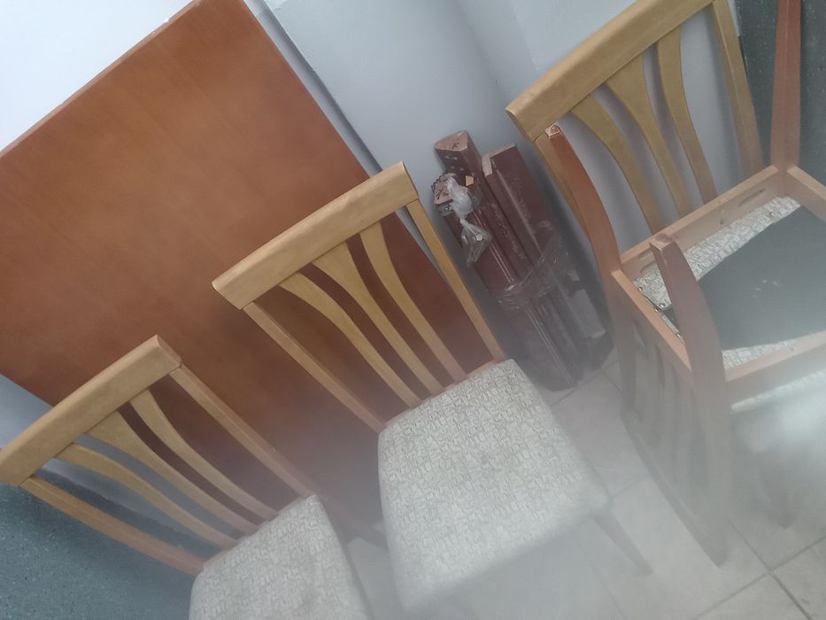 Продам стол и 2 стулья