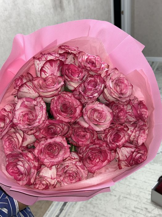 25 роза 7000тг торг есть