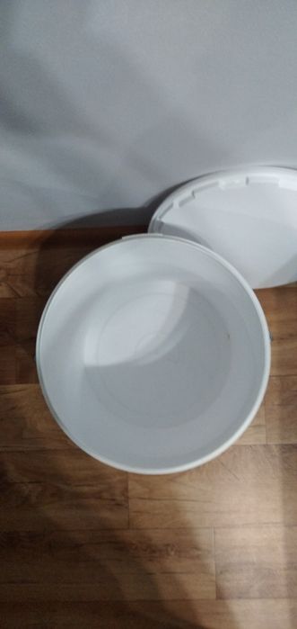 Пластиковые вёдра 18 и 11 литров