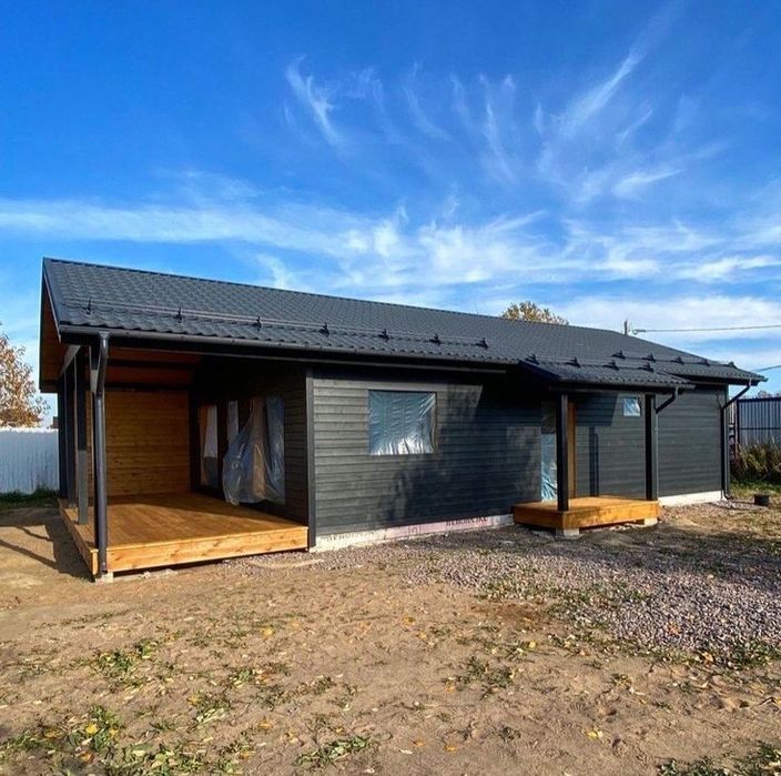 Vand case metalice din panouri sandwich