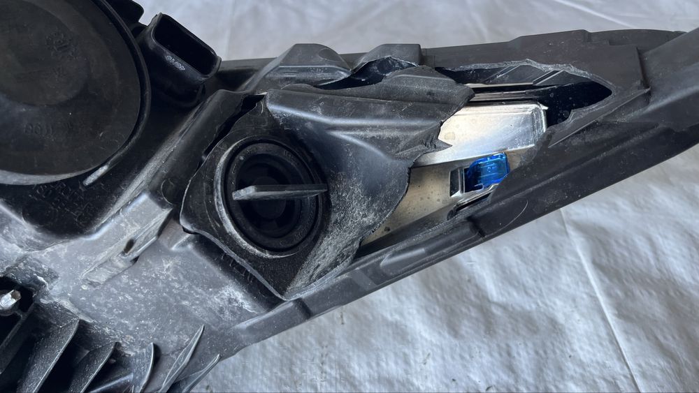 Десен фар Renault Zoe