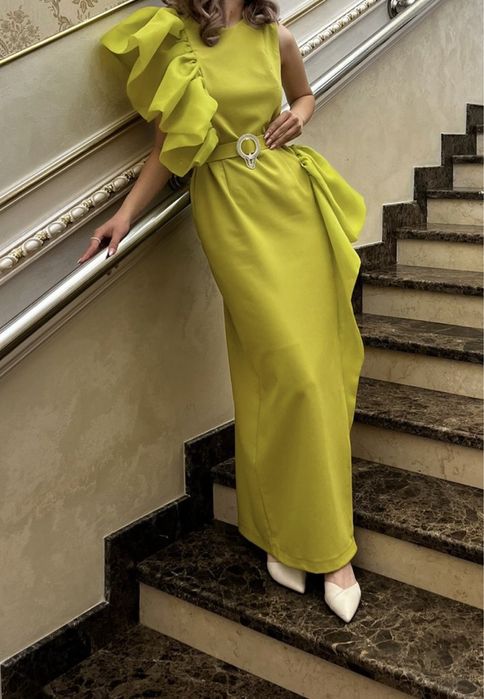 Вечернее платье цвета хаки