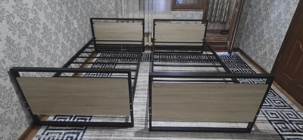 Двухэтажный кровать. Двухъярусная кровать. Металлические икк етажли