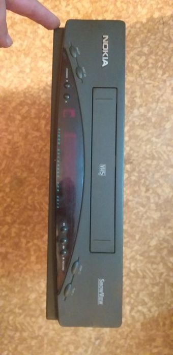 Продам видеомагнитофон на запчасти