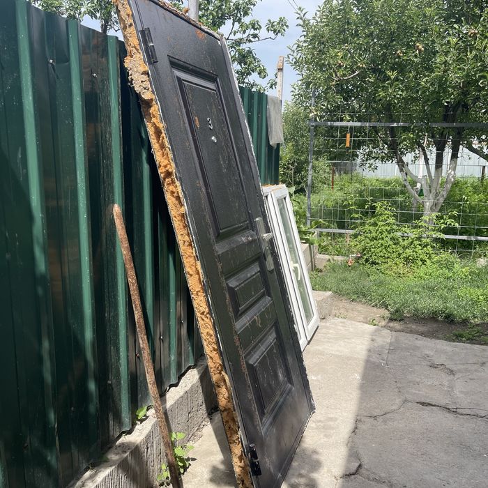 Продам дверь для времянки