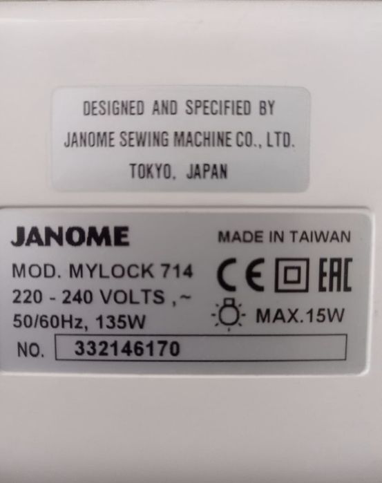 Продам оверлок janome 714