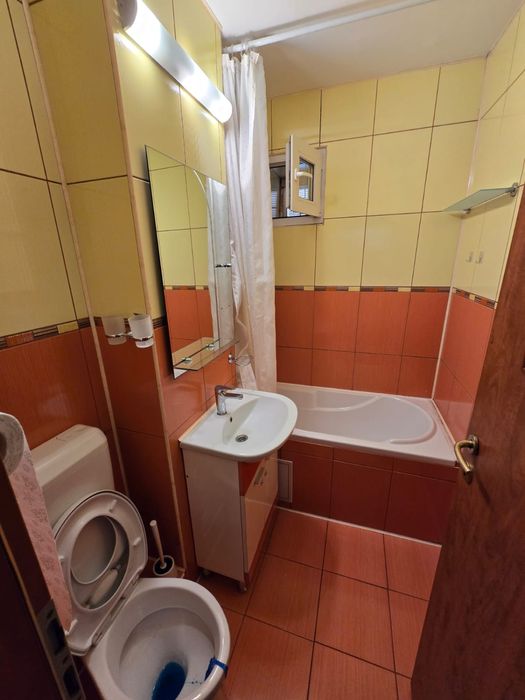 Apartament 2 camere semidecomandat etaj intermediar de inchiriat