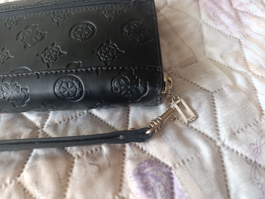 Дамско портмоне Guess