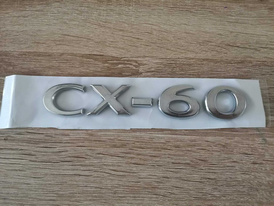 Сребрист надпис Mazda CX-60