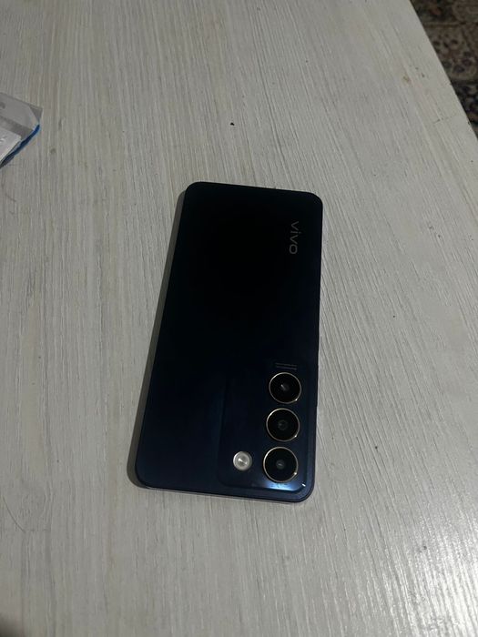 Vivo Y100 в хорошем состоянии