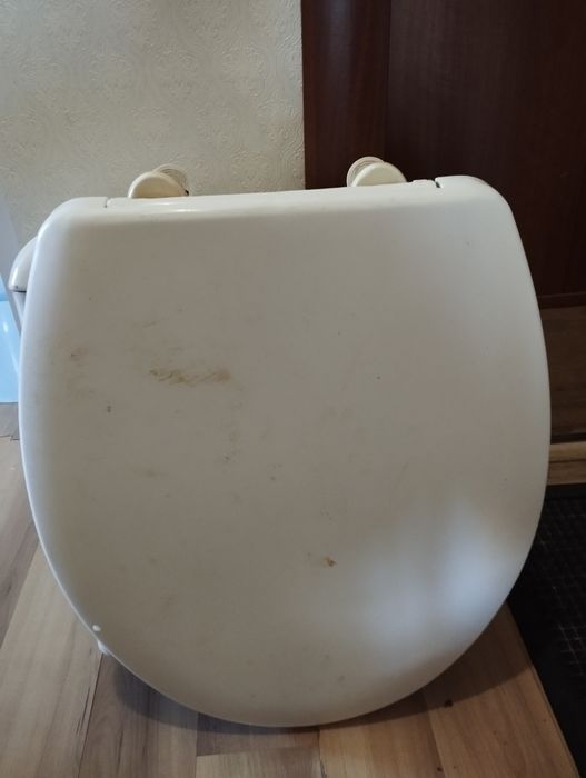 Бачок унитаза. И крышка