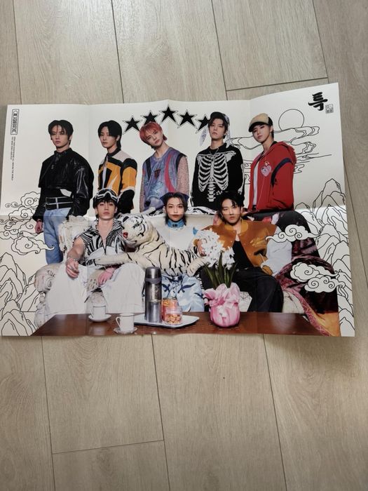 Продавам албиум на StrayKids 5-star