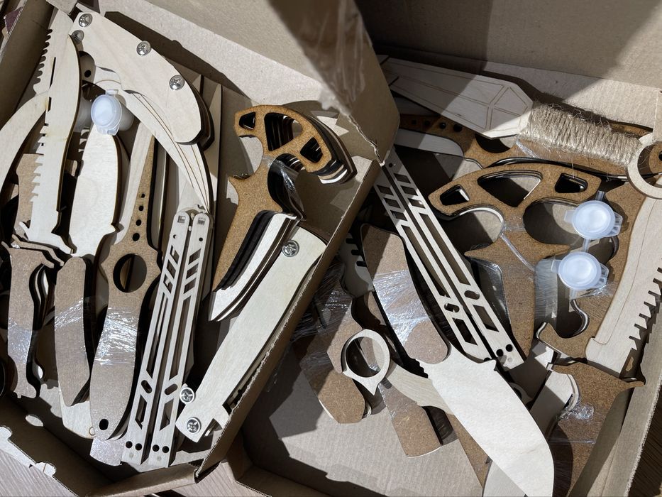 Набор игрушечных ножей из дерева