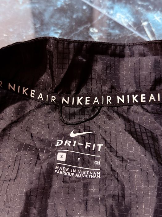 Jacheta pentru femei de alergat Nike