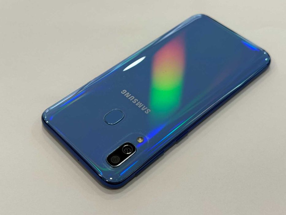 Samsung Galaxy A40 64GB / 4GB RAM