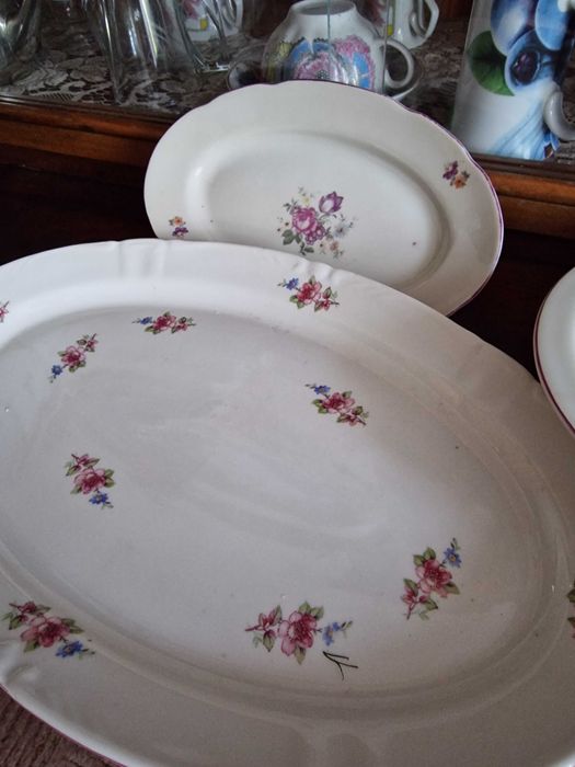 Старинен сервиз супник,сосиера,чинии,купа и др.