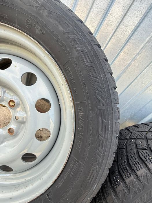 Продается шины с дисками 2 штук