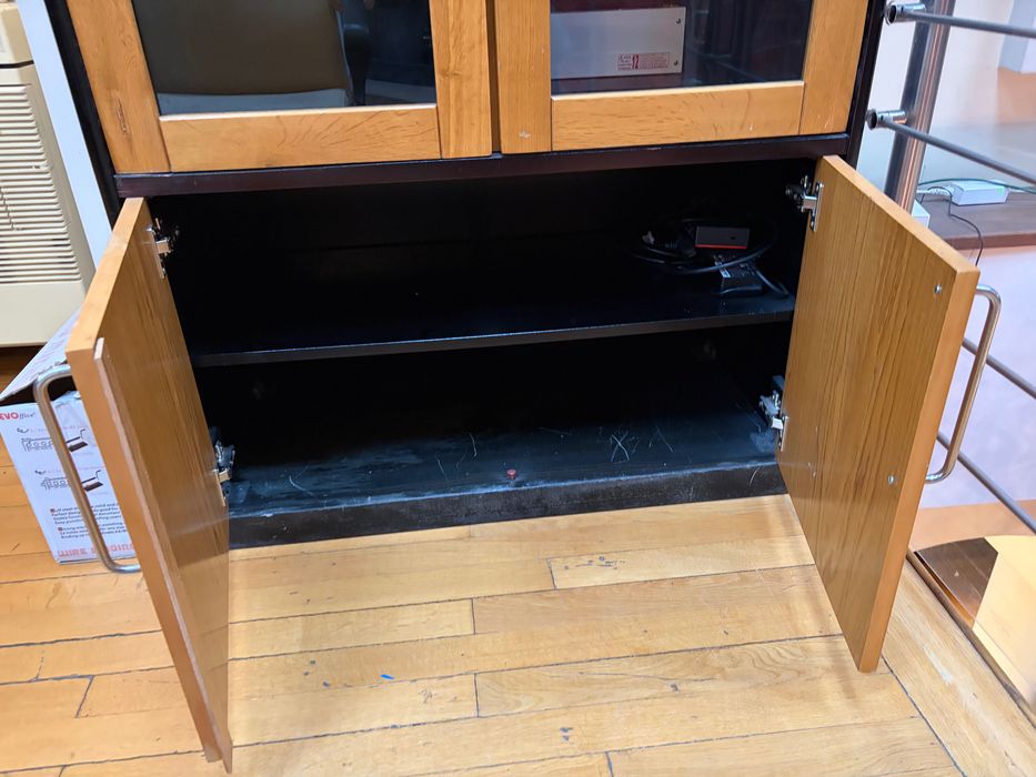 Bibliotecă maro cu negru Dulap