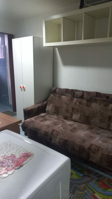 Închiriez camera la curte