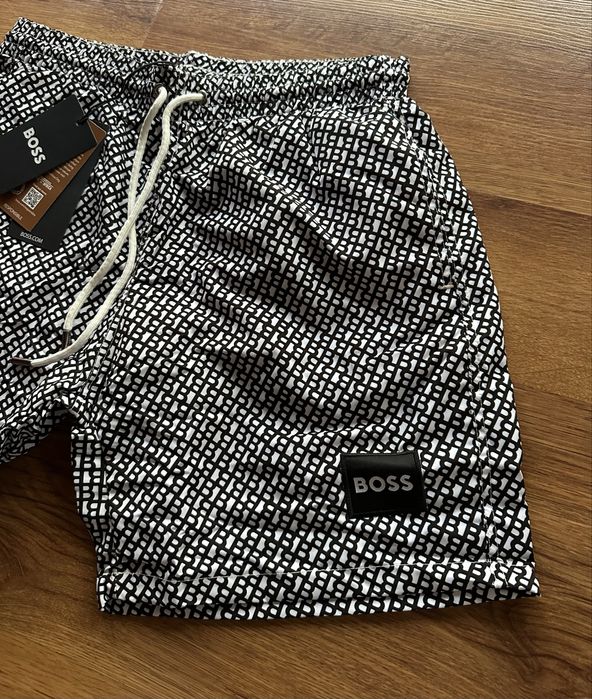Мъжки,шушлекови шорти Hugo BOSS с вътрешна мрежеста подплата
