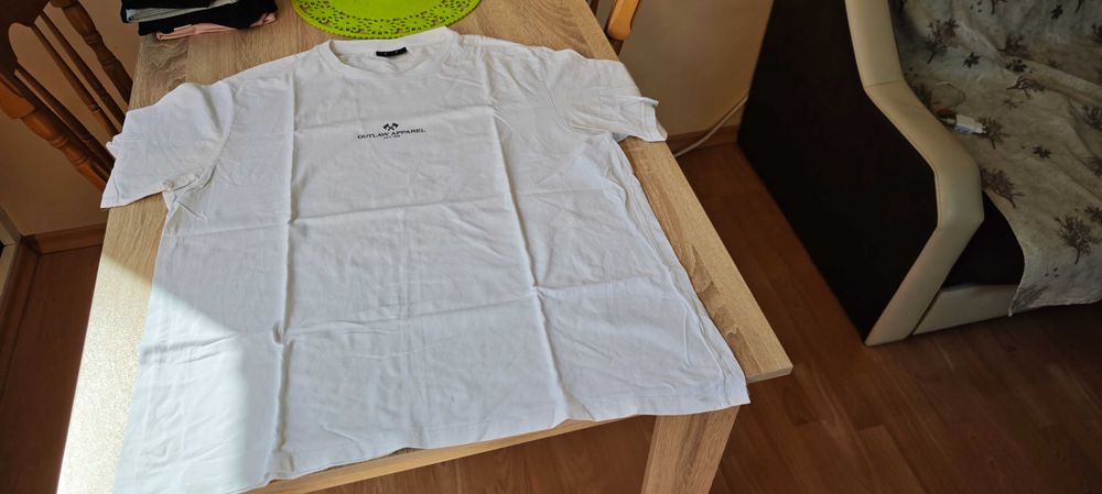 Продавам тениски, 1 евро бройката