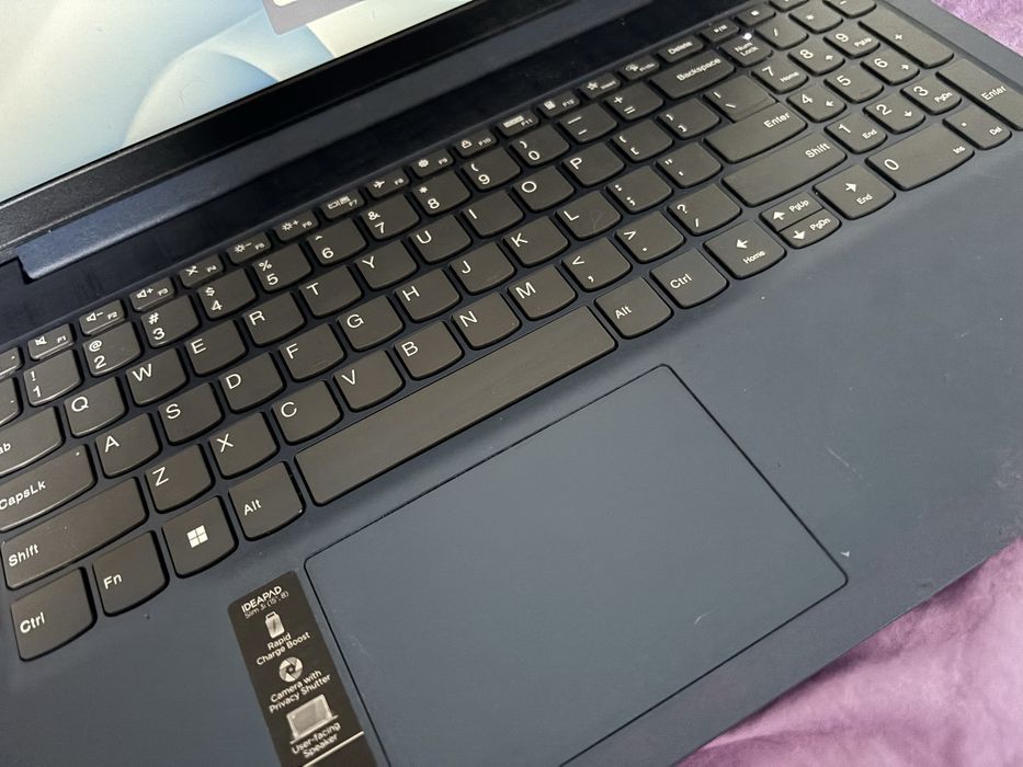 Vand urgent Laptop Lenovo Ideeapad Slim3 15lRU8-ca nou anul 2023