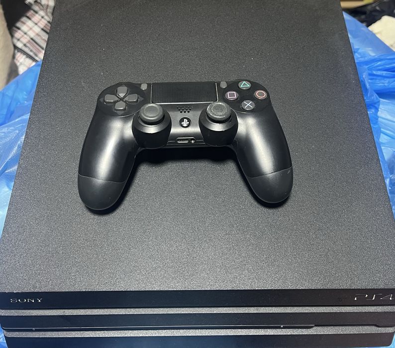Пс4 про. С джойстиком и всеми проводами.