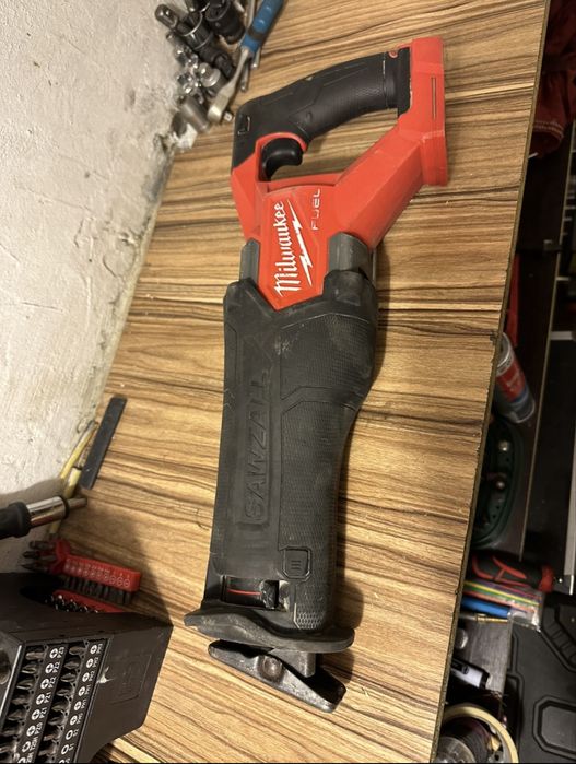 Ремонт и рециклиране на батерии и машинни и инстументи