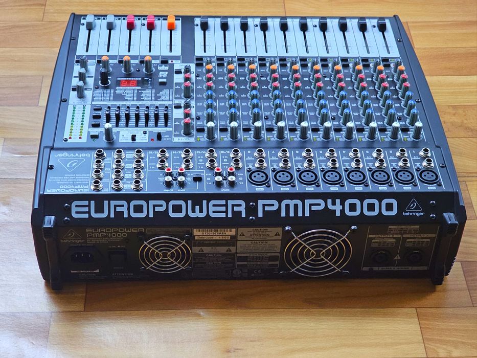 Активный микшерный пульт BEHRINGER PMP4000