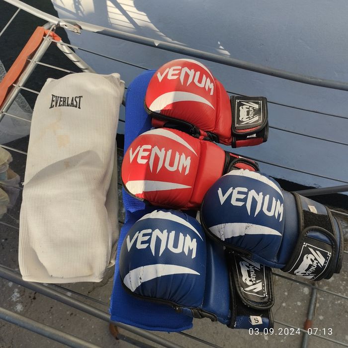 Продам перчатки бокс